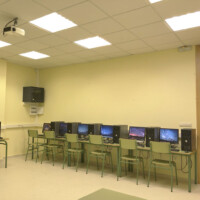 Aula de informática en centro de formación. Aula de informática en centro de formación.