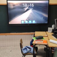 Instalación de pantalla interactiva en aula. Instalación de pantalla interactiva en aula.